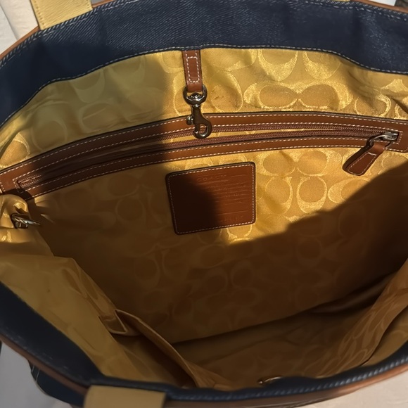 Coach - Picture 2 of 4